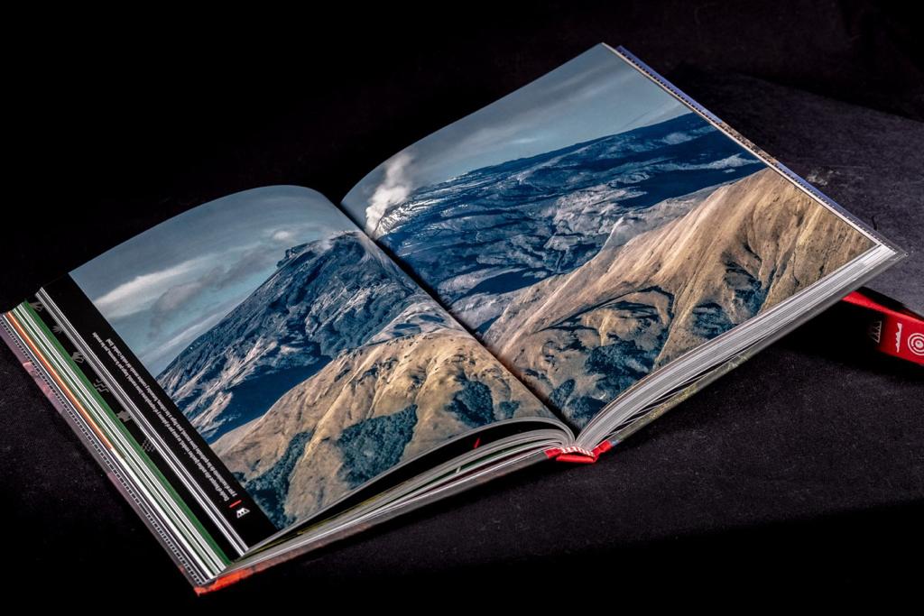 Libro Cumbres Blancas - La Tortuga y La Liebre