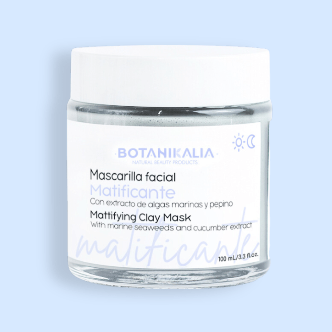 mascarilla facial matificante de botanikalia con fondo plano color azul claro 