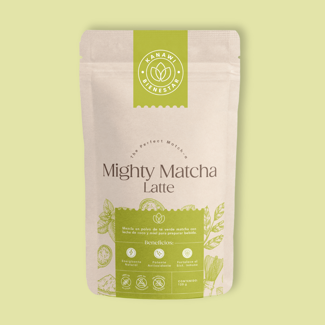 mighty matcha en polvo con fondo color verde claro 