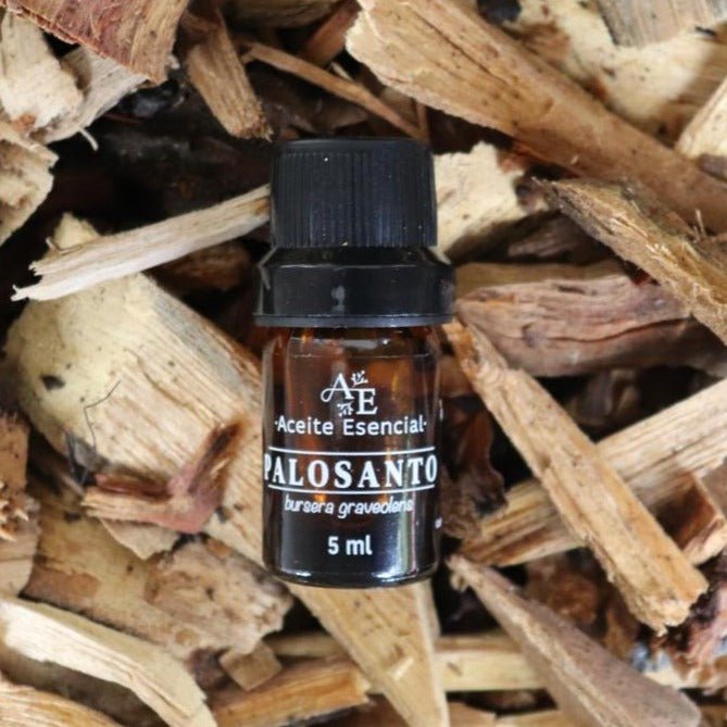 Aceite esencial de palo santo de Ananda con palos de palo santo