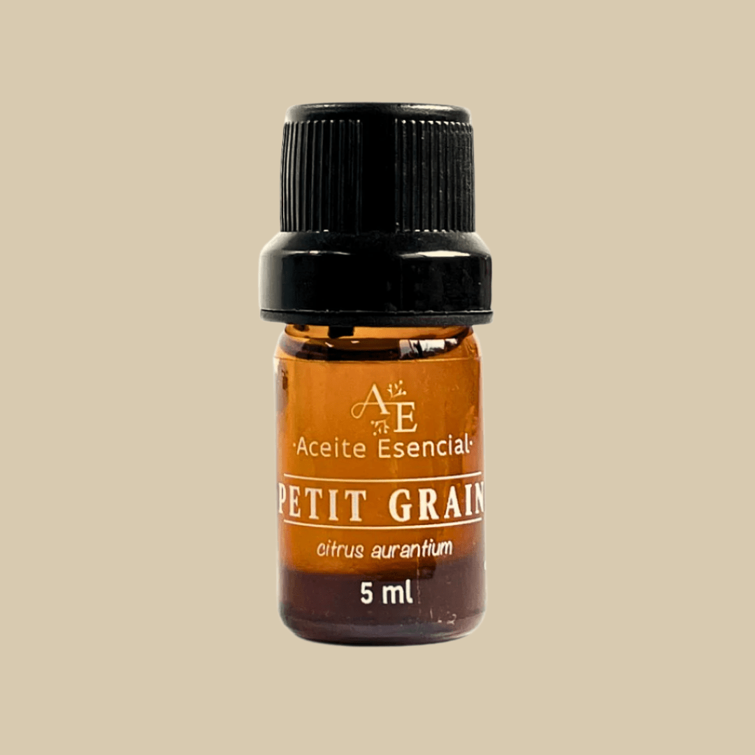 Aceite esencial de petit grain de Ananda con fondo plano 