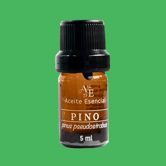 Aceite esencial de pino de Ananada con fondo plano verde